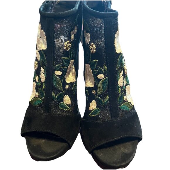 Karl Lagerfeld Paris Embellished Embroidered Black Mesh Sling Back Peep Toe Heel - Picture 2 of 8